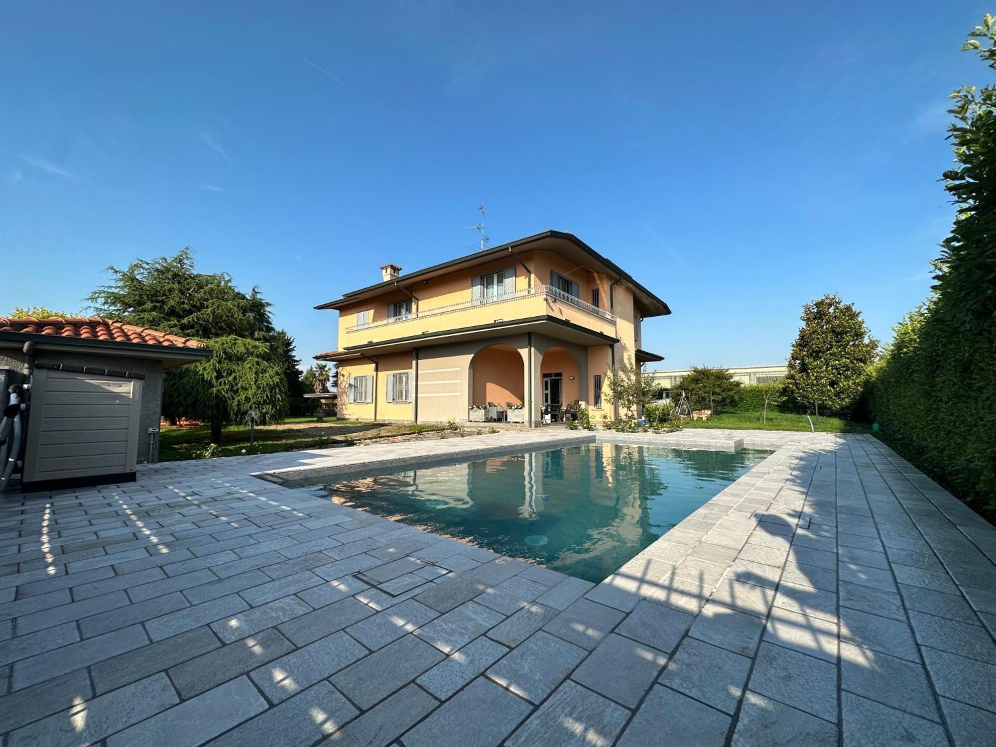 Villa 2 Cassano dʼAdda المظهر الخارجي الصورة